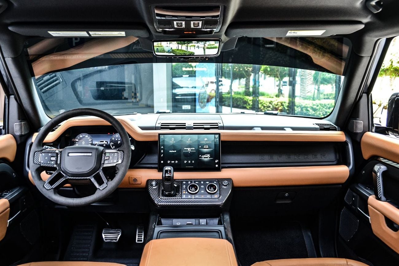 Land Rover Defender 90 P525 Fully Loaded with head up Display 2key interior carbon fiber trims completely covered by mat PPf Wit
