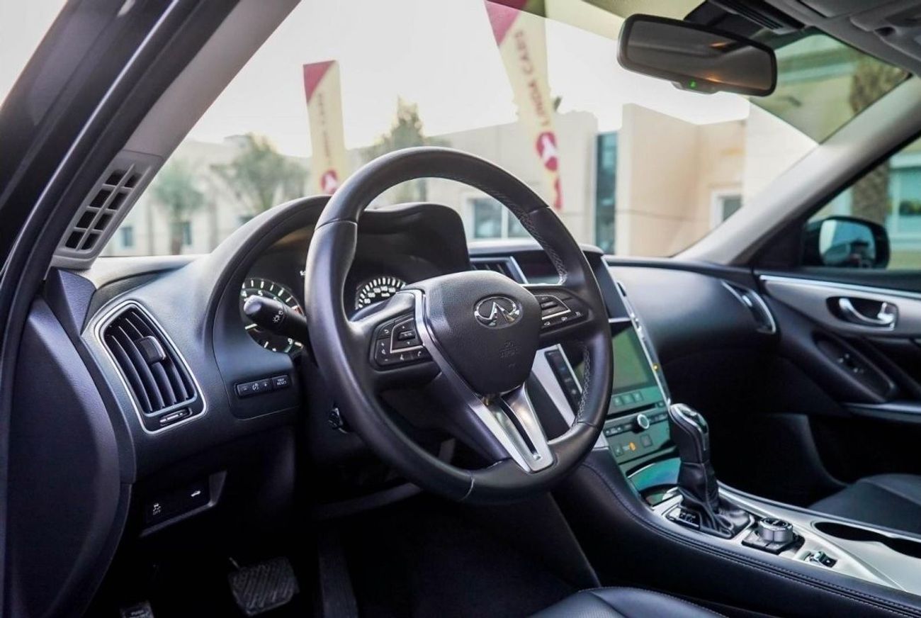 Infiniti Q50 Luxe V37