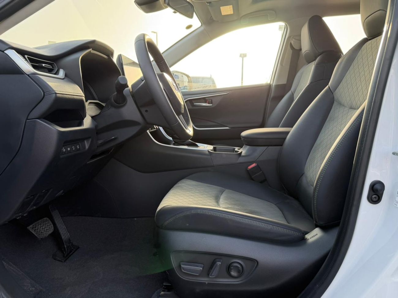تويوتا راف ٤ Adventure 2.0L Petrol 2024 Export Price @ 93,000 AED