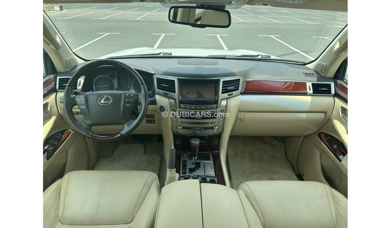 Lexus LX 570 Platinum MODEL 2014 GCC CAR PERFECT CONDITION INSIDE AND OUTSIDE FULL ORIGINAL PAINT ONE OWNER 2 key