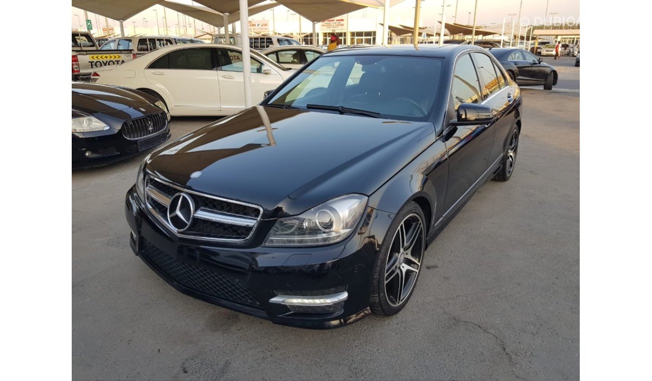 Mercedes-Benz C 300 model 2009 GCC car prefect condition full service no need any maintenance