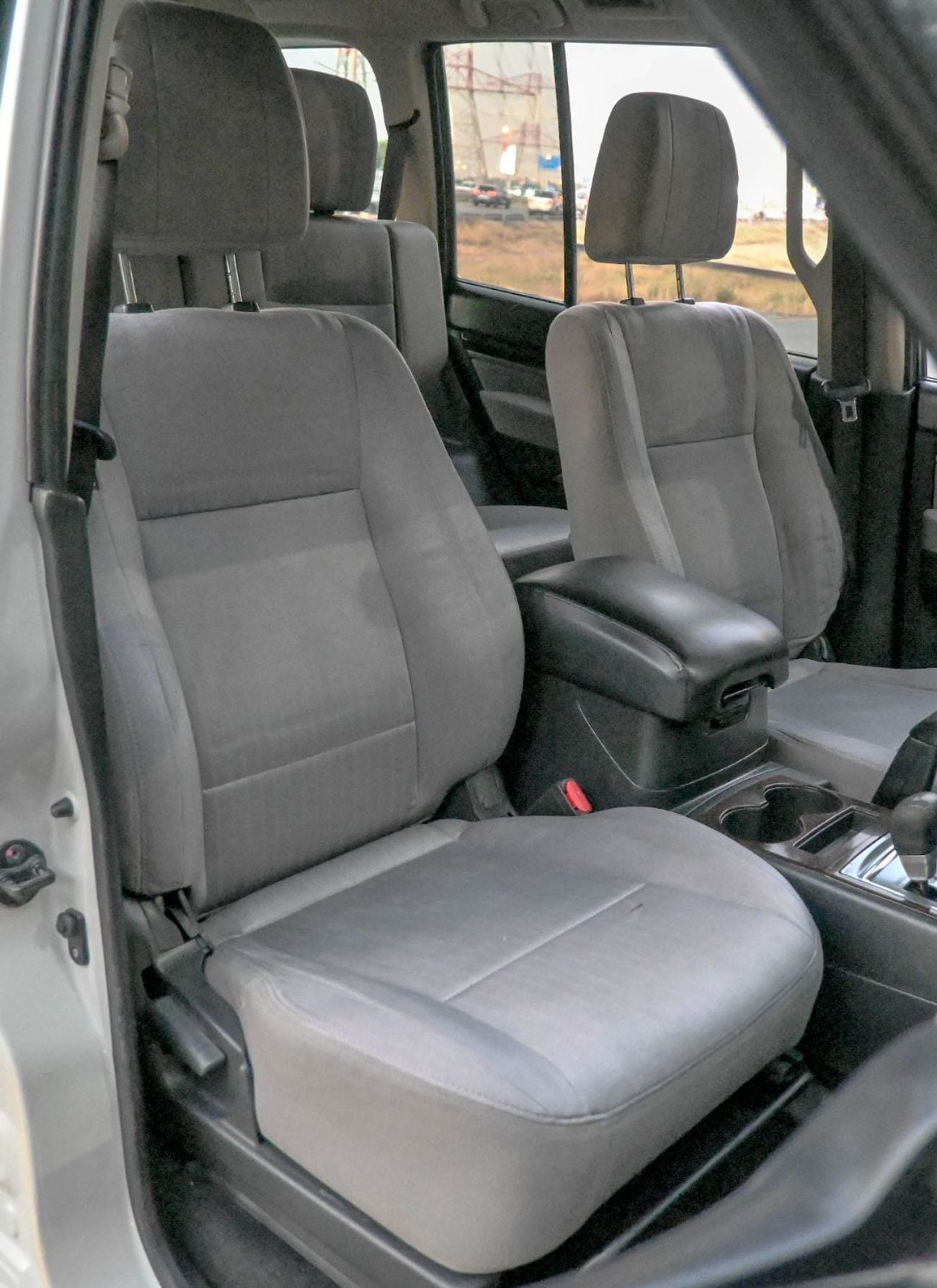 ميتسوبيشي باجيرو GLS L/L GOLD ميتسوبيشي باجيرو 2015 خليجي بحالة ممتازة Base 3.5L (7 Seater)