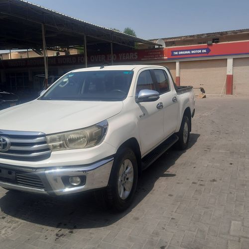 Toyota Hilux S GLX 2.7L 4WD A/T Gcc / Automatic
