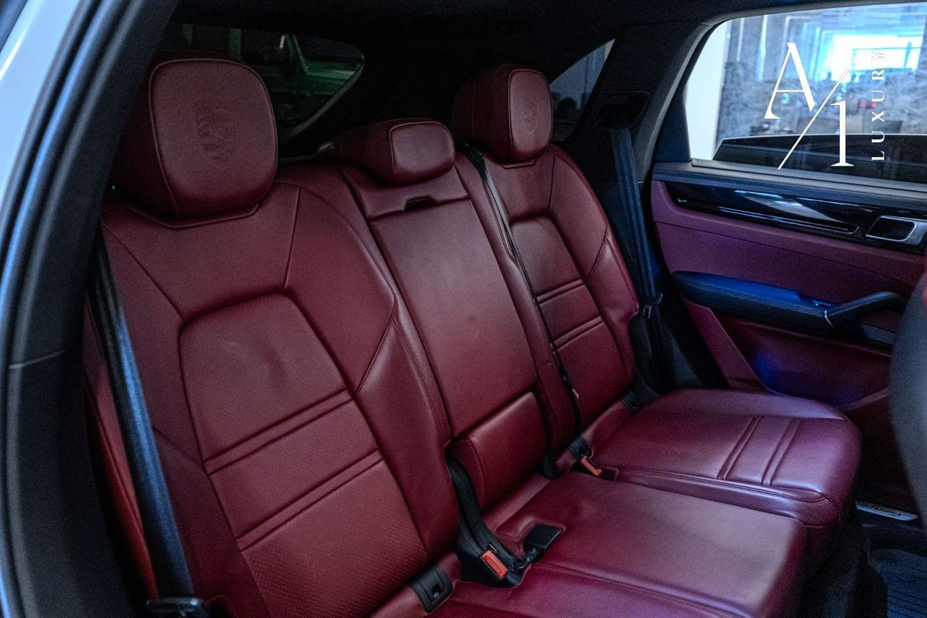 Porsche Cayenne Platinum Edition 2022 Porsche Cayenne, Warranty, Full Porsche Service History, GCC