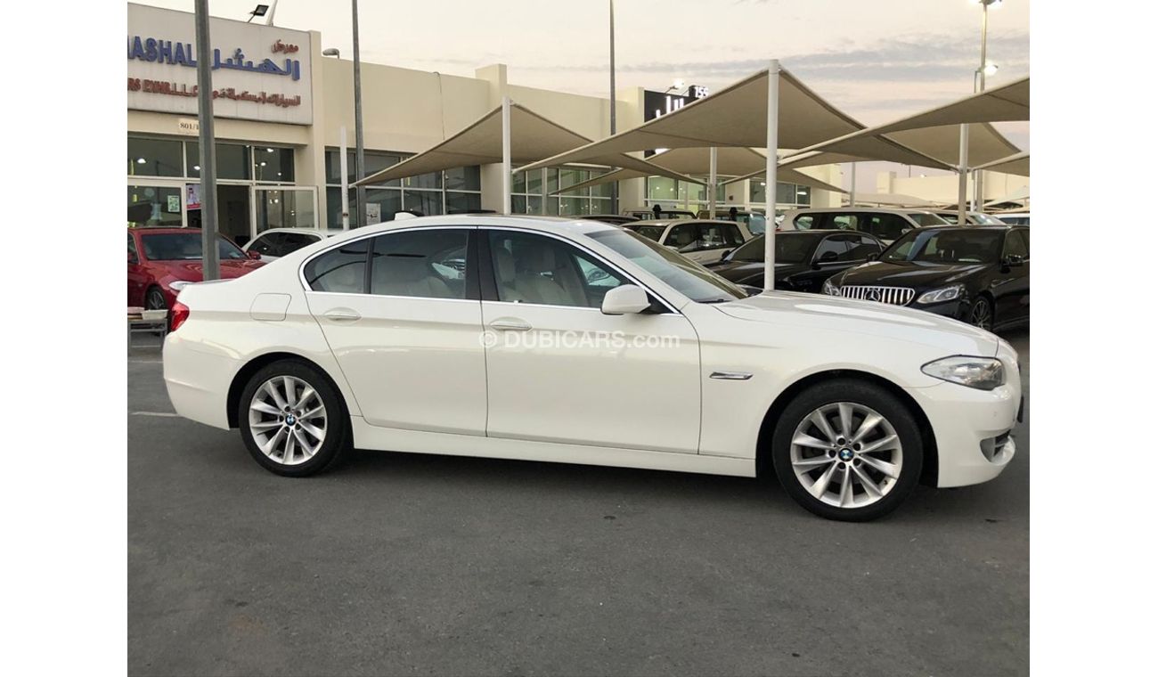 بي أم دبليو 528i موديل 2012 خليجي فل مواصفات كراسي جلد ومثبت سرعه وتحكم كهربي كامل ونظام صوت ممتاز وكاميرا خلفيه ومدخ