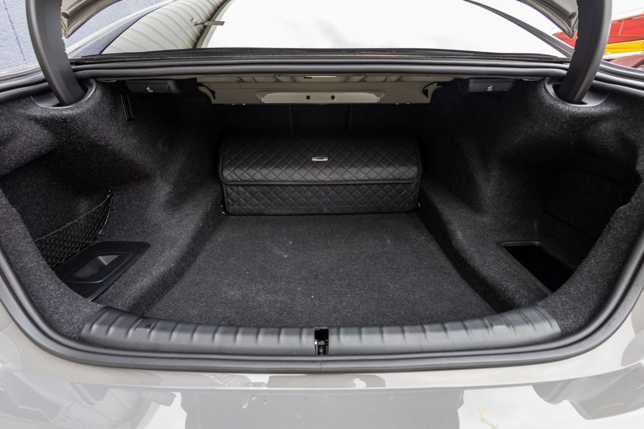 بي أم دبليو M550i