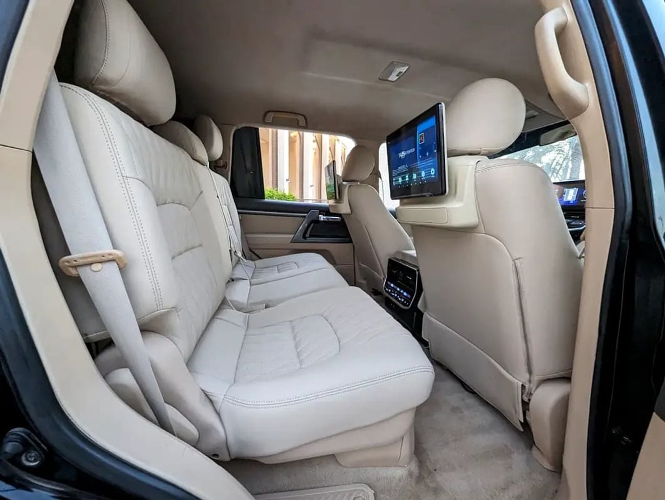 Toyota Land Cruiser GXR FACELIFTED WITH INTERIOR AND EXTERIOR V6 4.0L IN PERFECT CONDITION