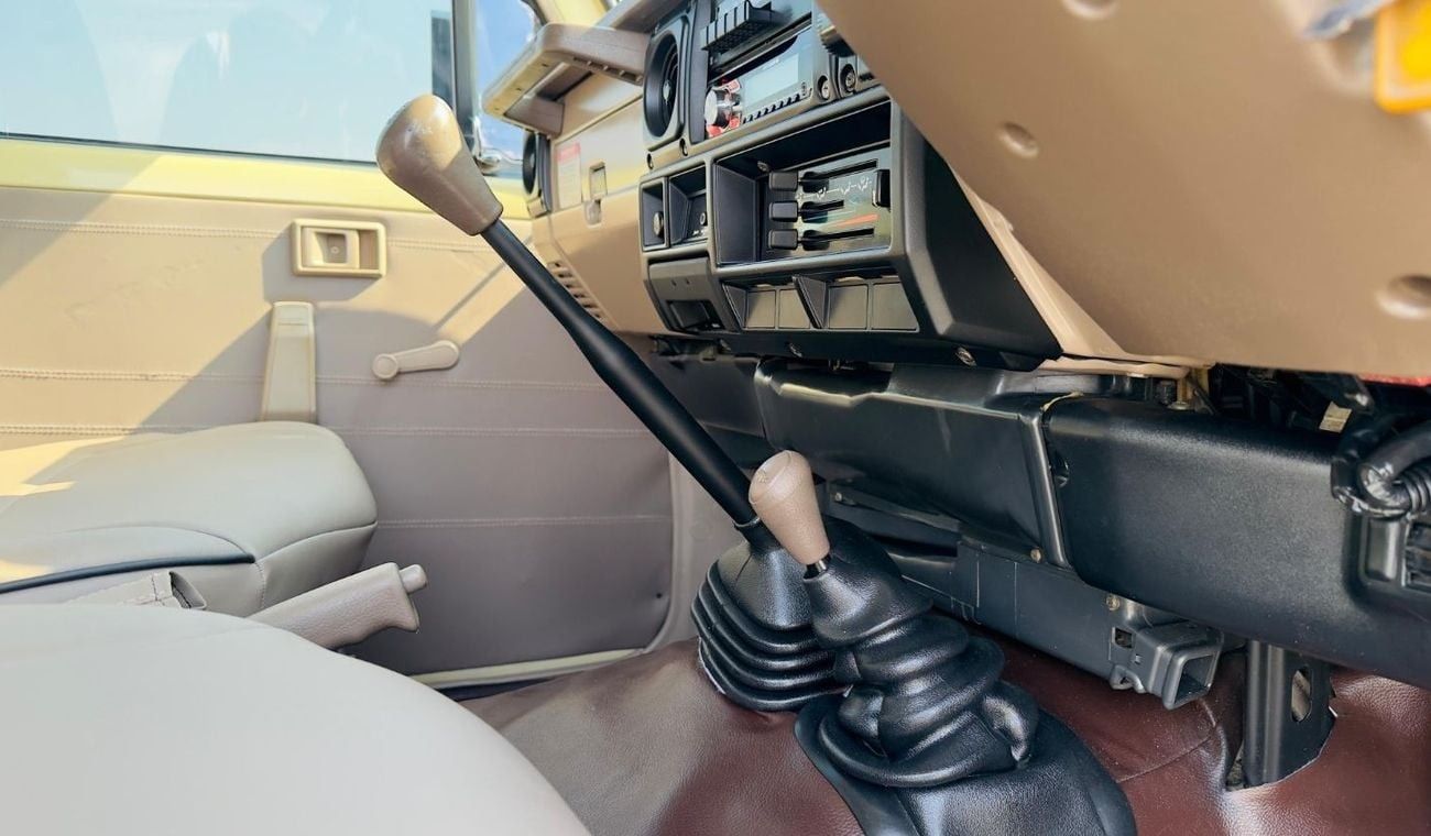 تويوتا لاند كروزر 70 HARDTOP | RHD | 4.2L DIESEL ENGINE | (MT) | AIR SNORKEL | 12 SEATERS | 1995