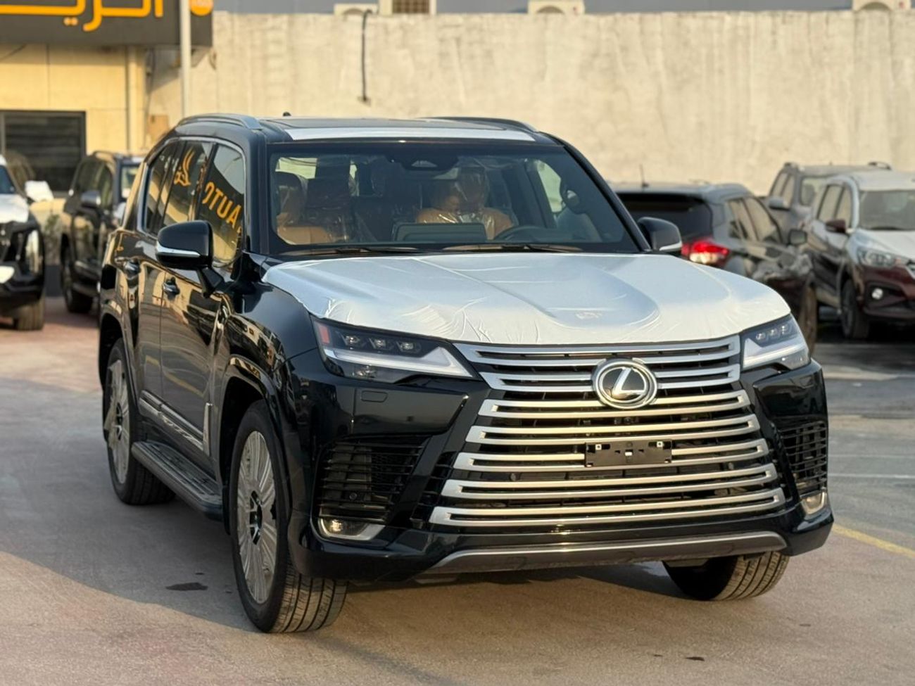 لكزس LX 700h Signature