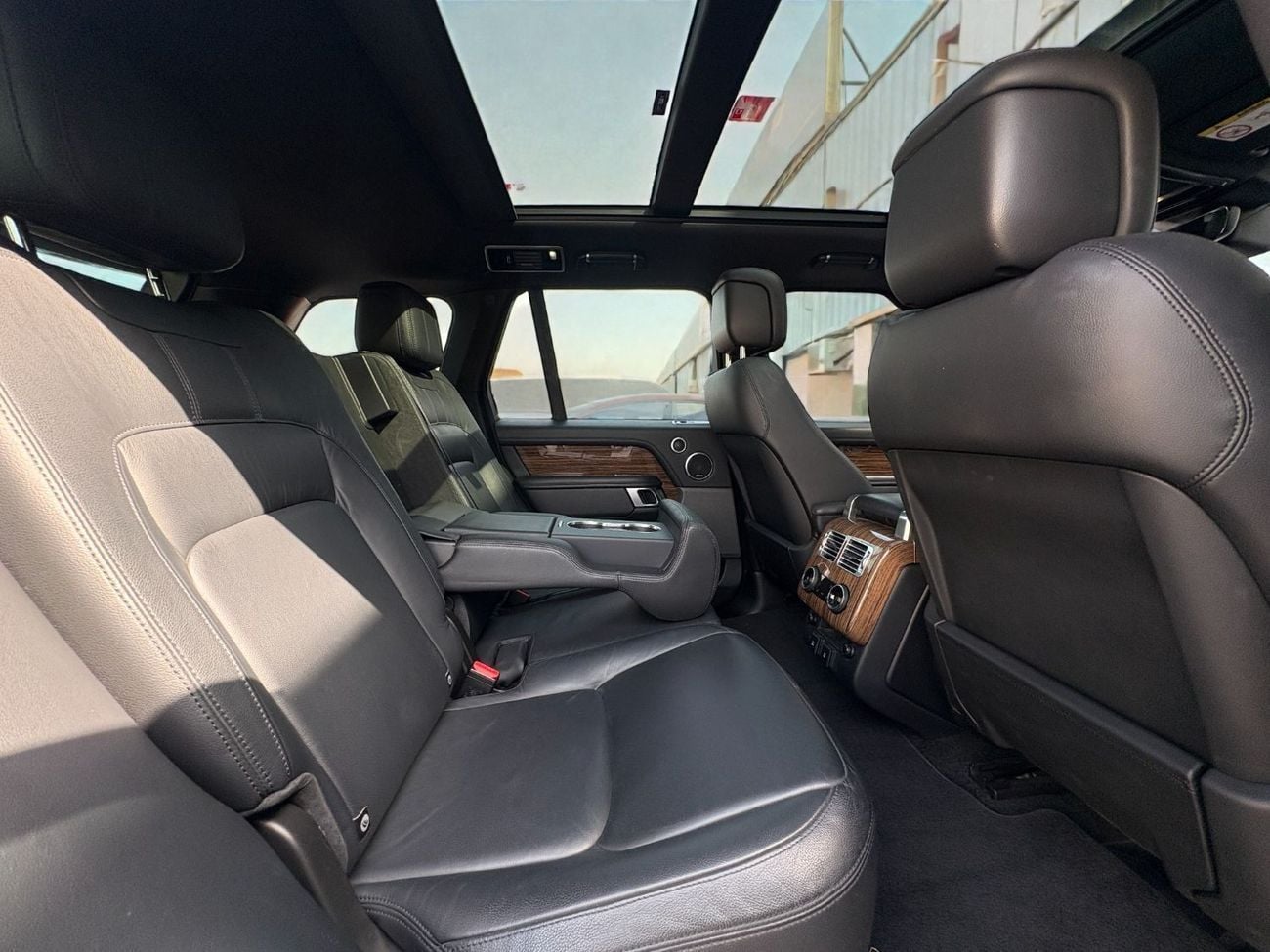 لاند روفر رينج روفر HSE 3.0L (375 HP) V6 | 2019 | GCC SPECS | AED 2,400 PER MONTH