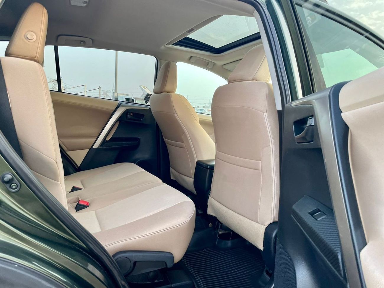 تويوتا راف ٤ 2013 Toyota Rav4 XLE 4x4 Full Option - Sunroof - Special Color With Rims - 109,300 Mileage