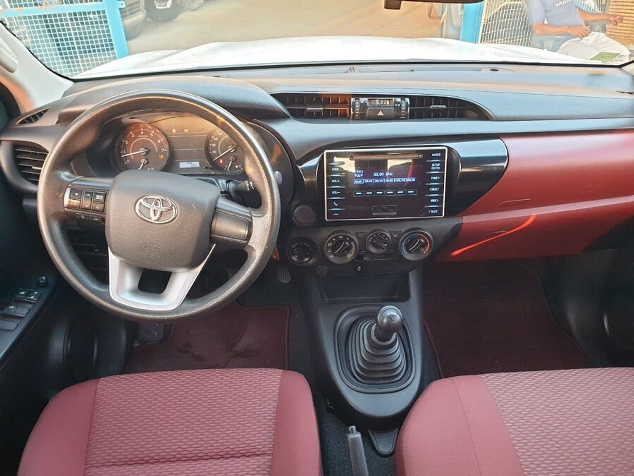 تويوتا هيلوكس HILUX PICKUP 2.7L PETROL (4X4) MANUAL