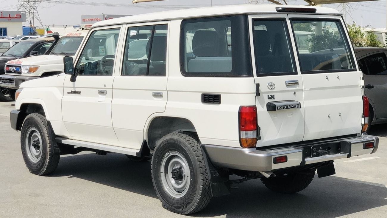 تويوتا لاند كروزر 70 4.2L DIESEL 6-CYLINDER  5-DOORS 2023