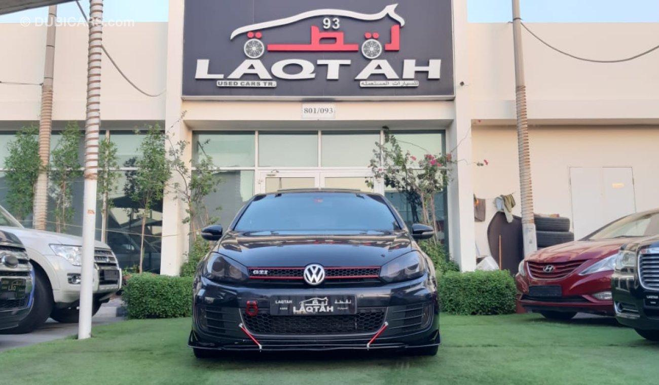 فولكس واجن جولف GTI - بضى كدت - هاتشباك - خليجى - رقم واحد - بصمة - جلد- رنجات - شاشة - كاميرا -جناح خلفى  حساسات