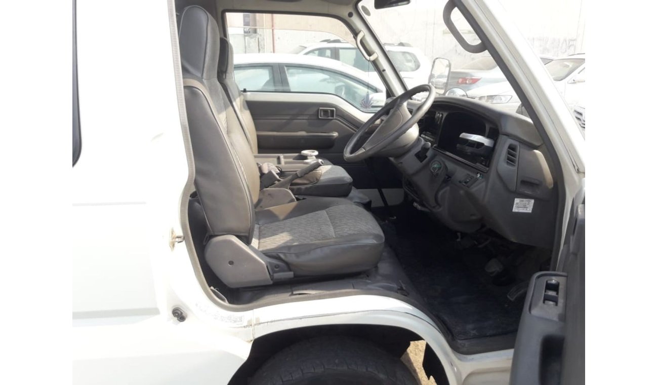 Nissan Caravan Caravan RIGHT HAND DRIVE (Stock no PM 693 )