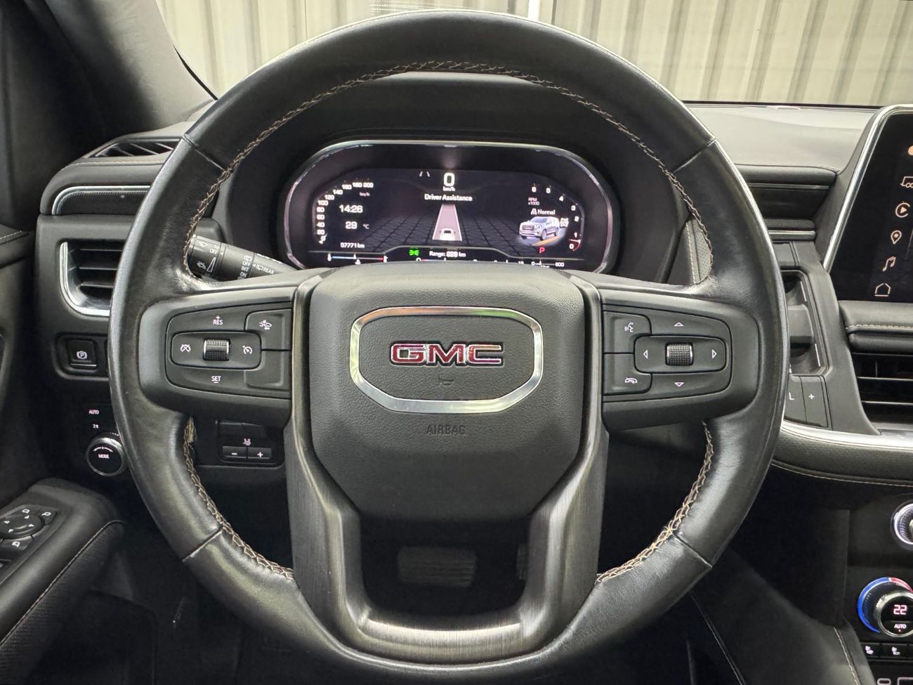 GMC Yukon 5.3 V8 AT4 (AWD) 2022 GMC Yukon, Warranty, VIP Seats, 7 Seater, Excellent Condition, 355HP