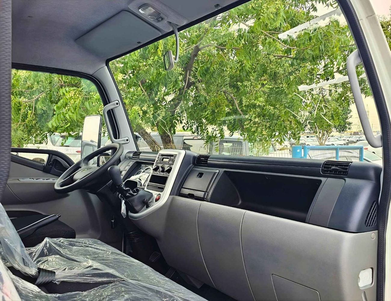 Mitsubishi Fuso Canter CARGO Z87 WITH ABS / 170L 2 TANKS / 4.2T DIESEL V6 M/T (CODE # CMCAR)