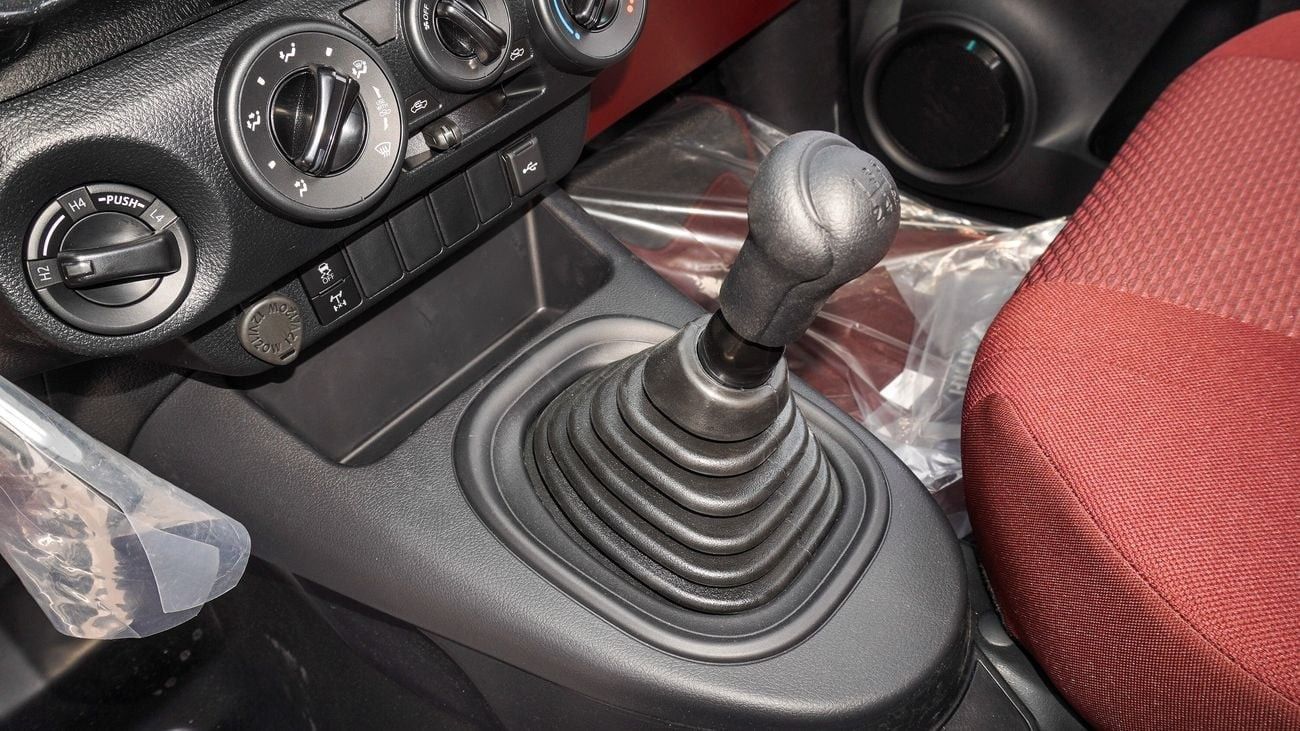 Toyota Hilux GLS 2.7L Single Cabin 4WD M/T