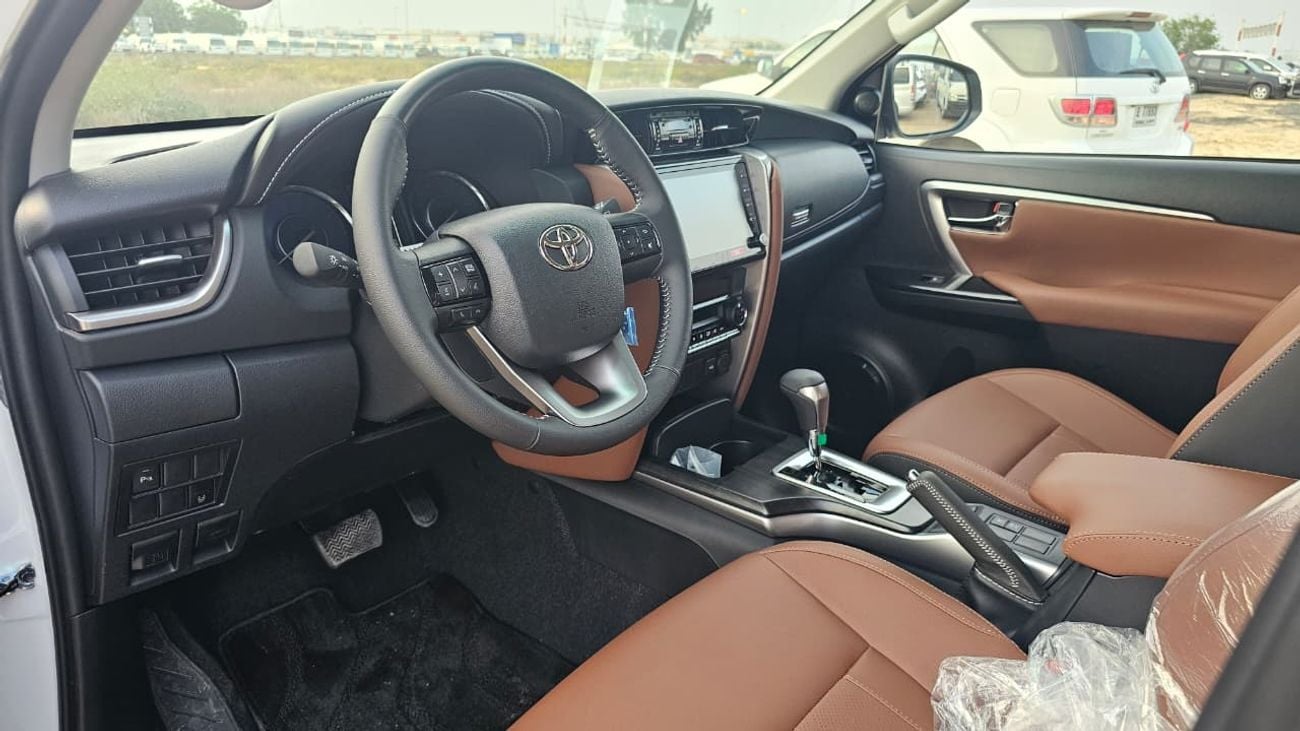 Toyota Fortuner 4.0 GXR V6 2026MODEL WHITE INSIDE BURGUNDY