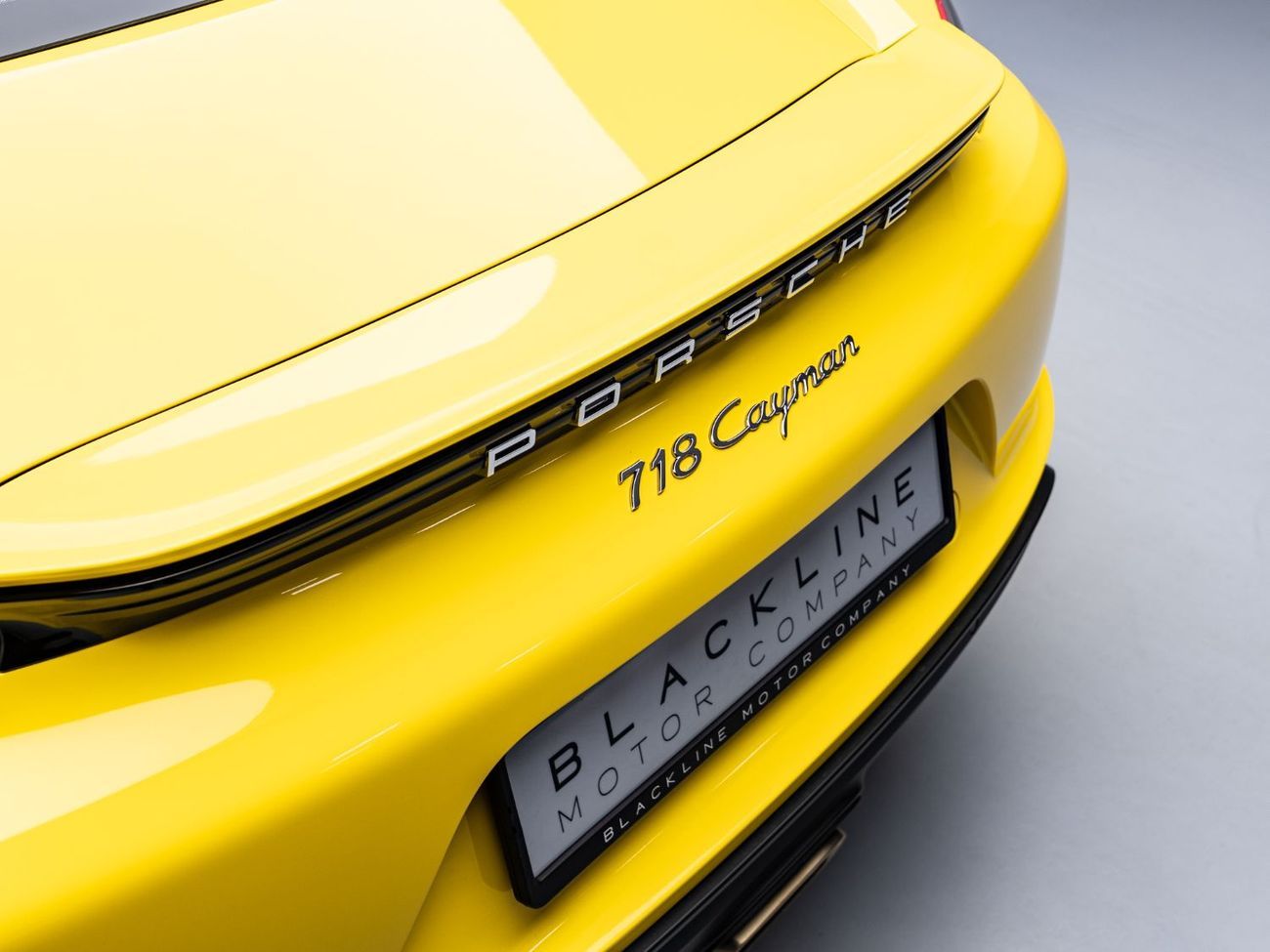 بورش كايمان 718 Std 2.0L M/T2024 Porsche Cayman, 2.0L TC F4, RWD, 300 bhp, 6 Speed Manual