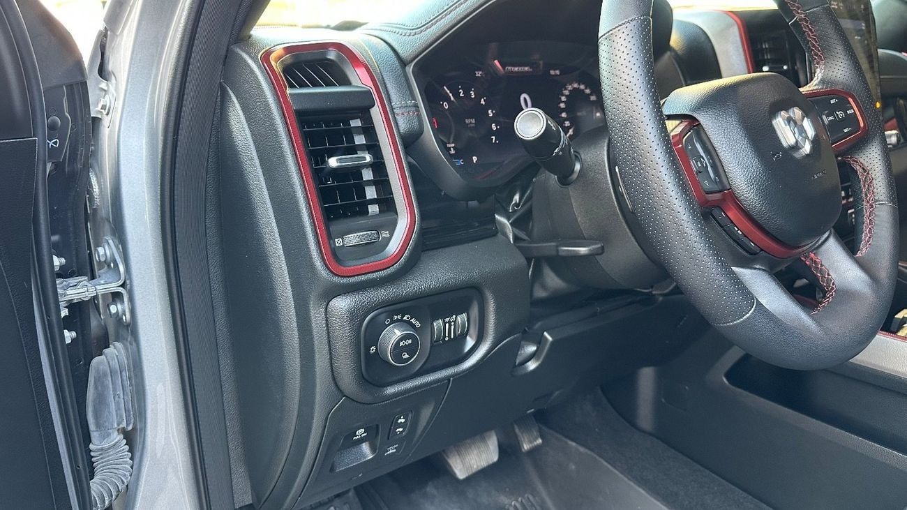 رام 1500 Rebel 5.7L Crew Cab Utility (5 Seater)