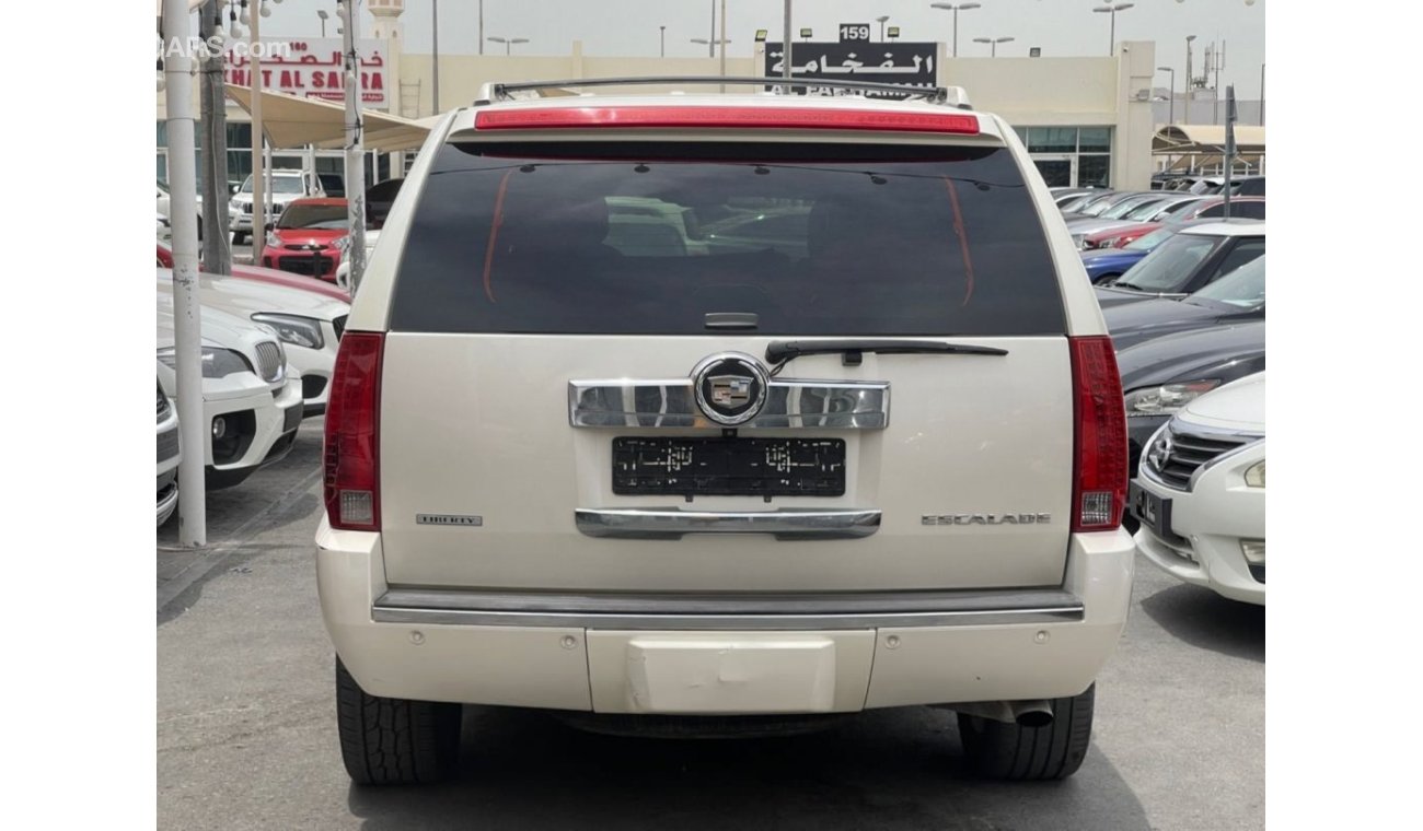 Cadillac Escalade 2008 Escalade GCC model, full option, 8 cylinder, automatic transmission, agency dye, in excellent c