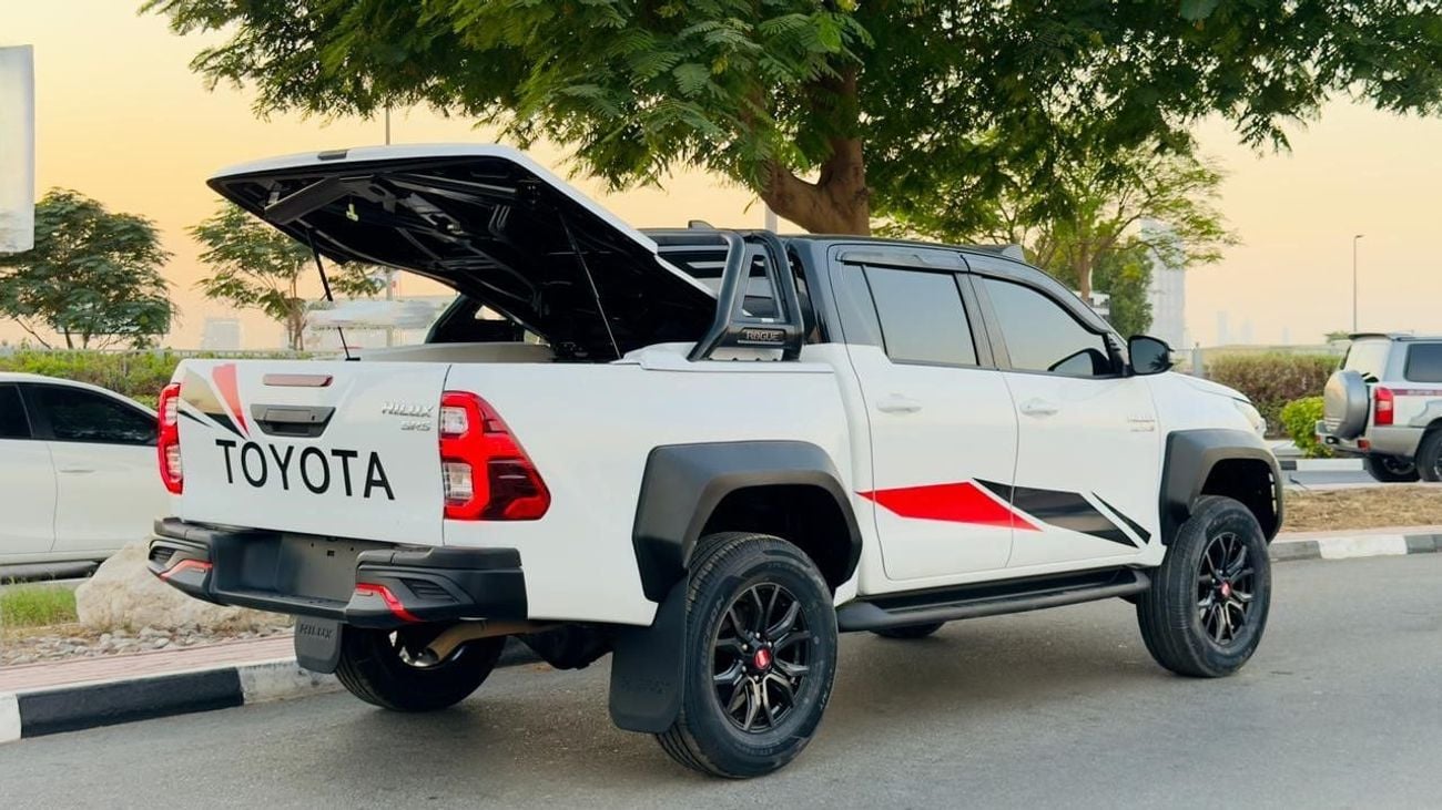 تويوتا هيلوكس GR BODY KIT INSTALLED | POWER SEATS | NUDGE BAR | 2.8L | 2024 | AUTOMATIC
