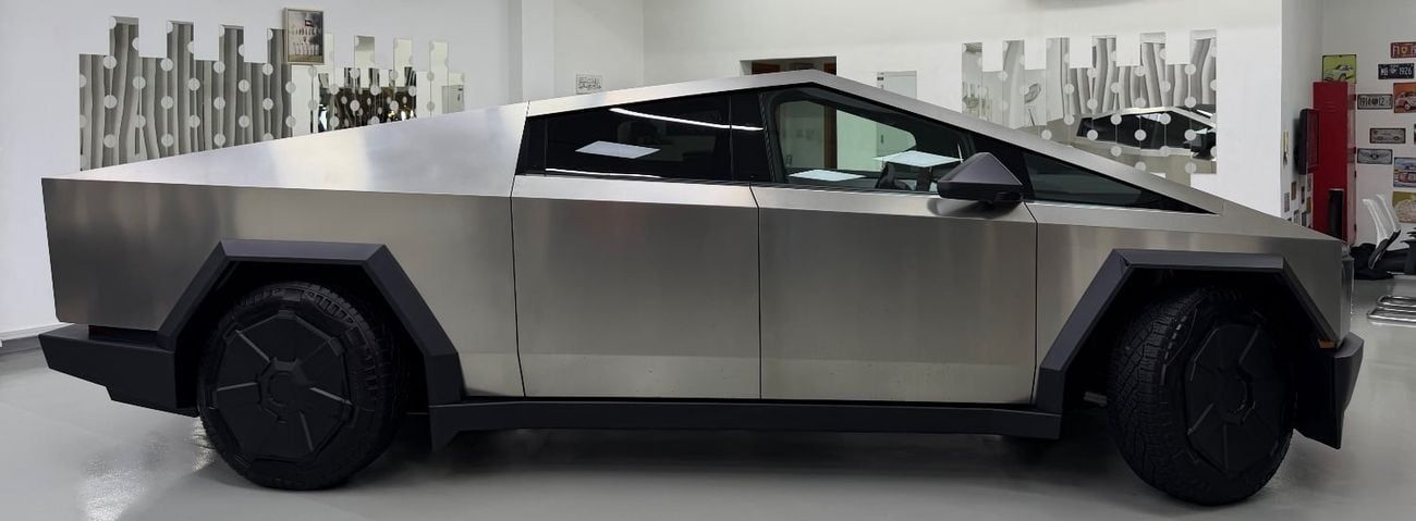 تسلا سايبرتراك Foundation Series .. 3 motor