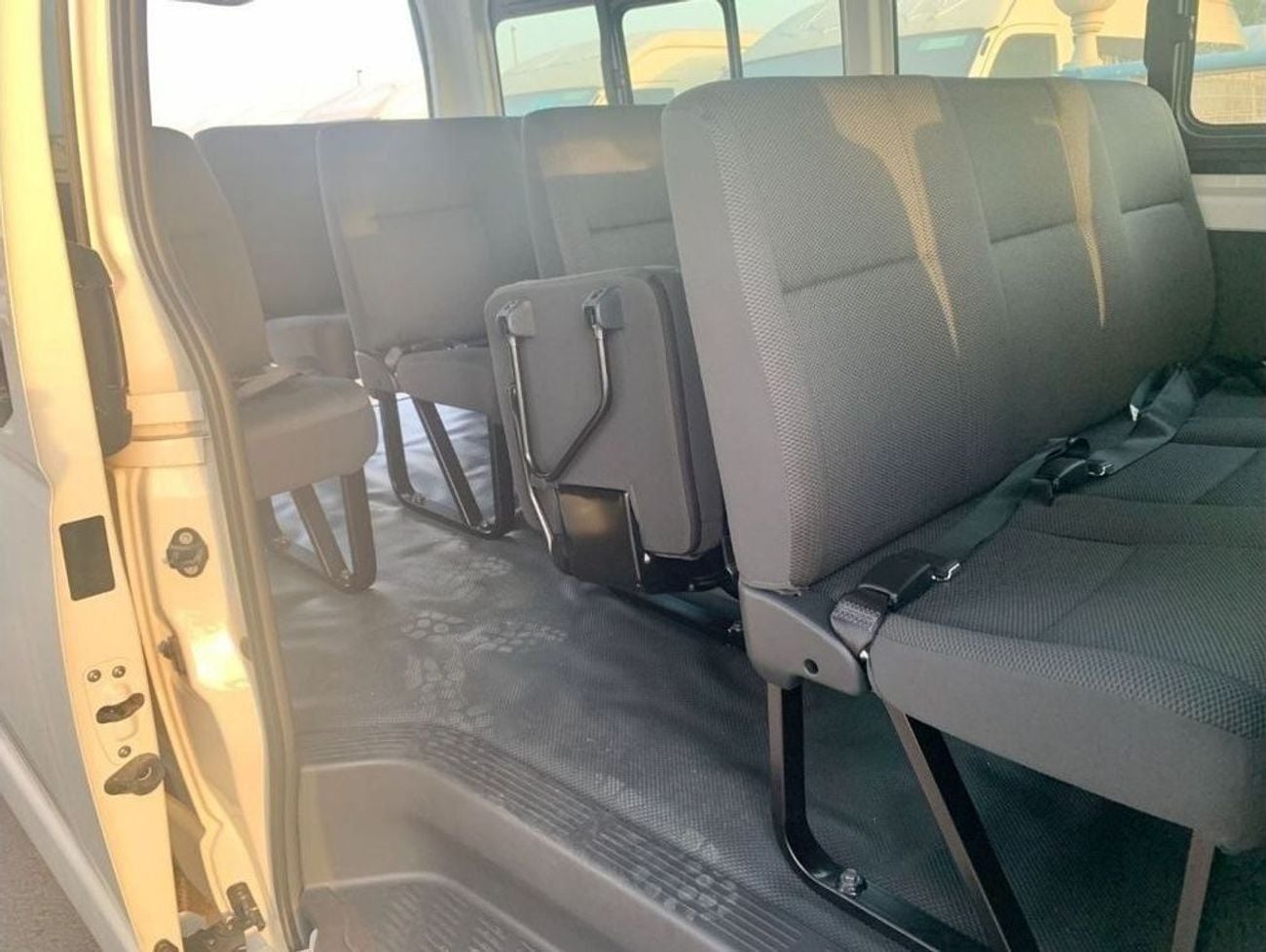 Toyota Hiace 2500cc DSL AIRBAGS + ABS 15 SEATER 2023MY