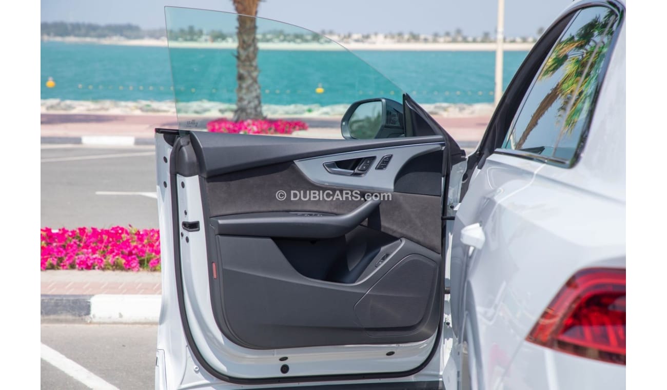 Audi Q8 55 TFSI quattro S-Line Sports & Black Gloss package Audi Q8 55 TFSI ABT  S Line Quattro Sport Panora