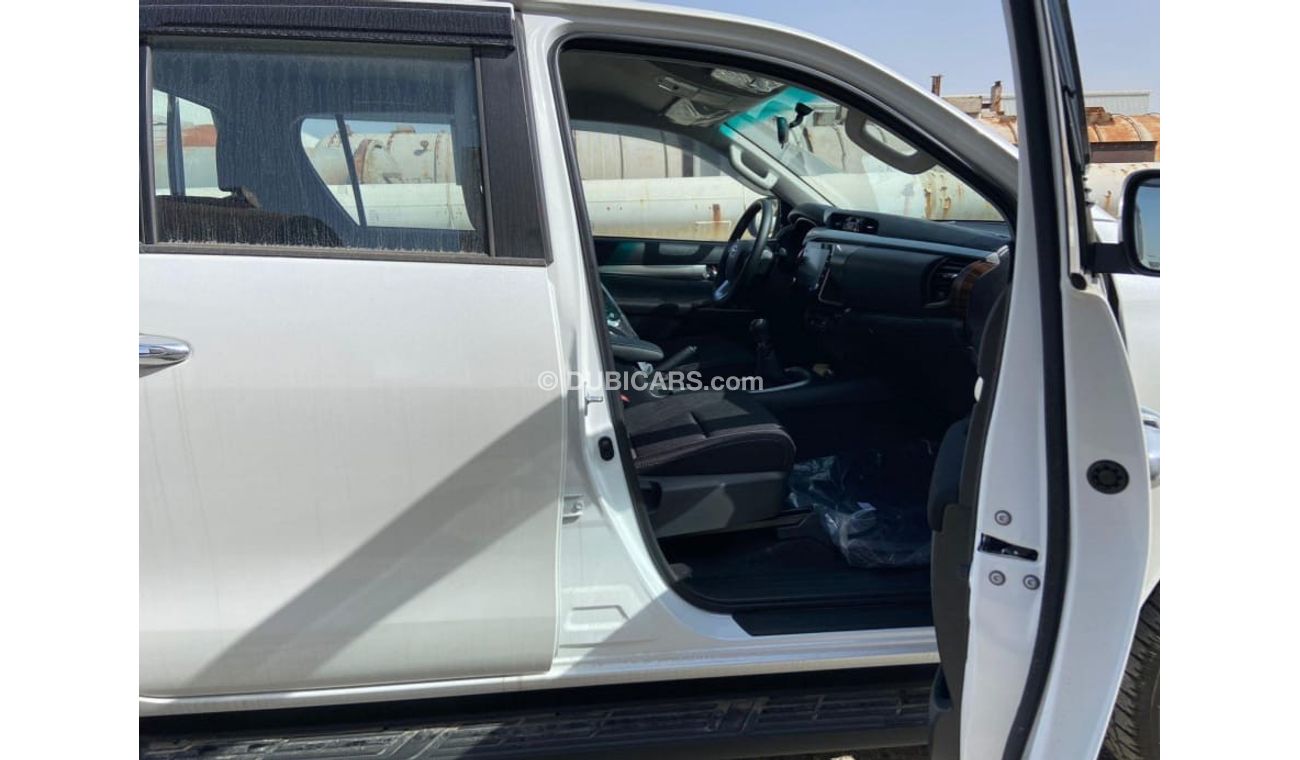 Toyota Hilux TOYOTA HILUX 2.7L PETROL 4/4 FULL OPTION 2023