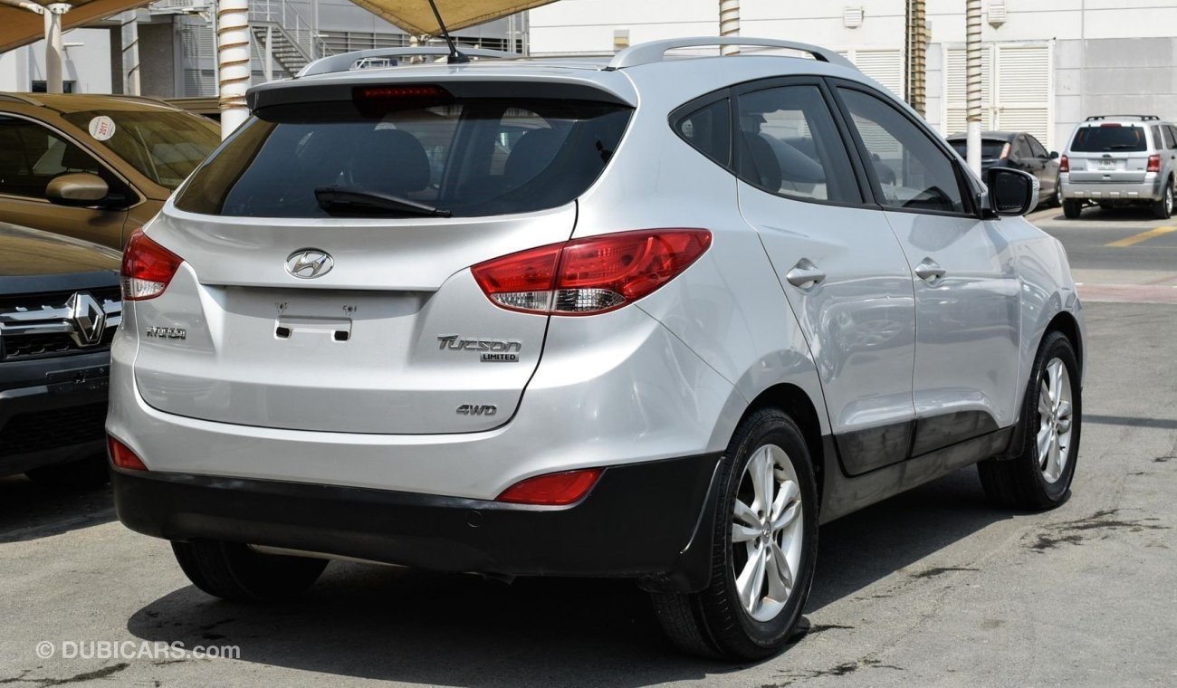 Hyundai Tucson Hyundai Tucson 2014, silver, car without any dye, without any accidents, excellent condition, inside