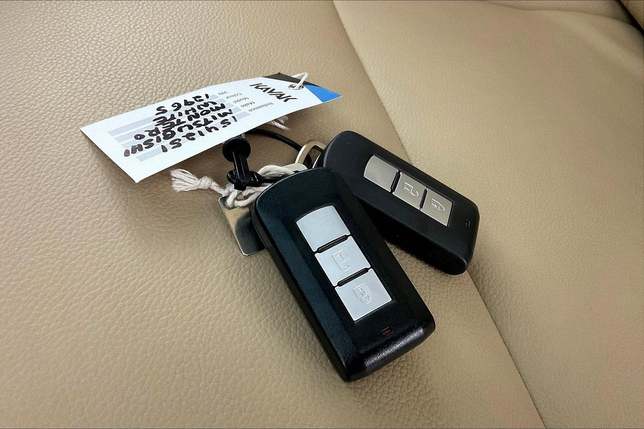 ميتسوبيشي مونتيرو GLS Top