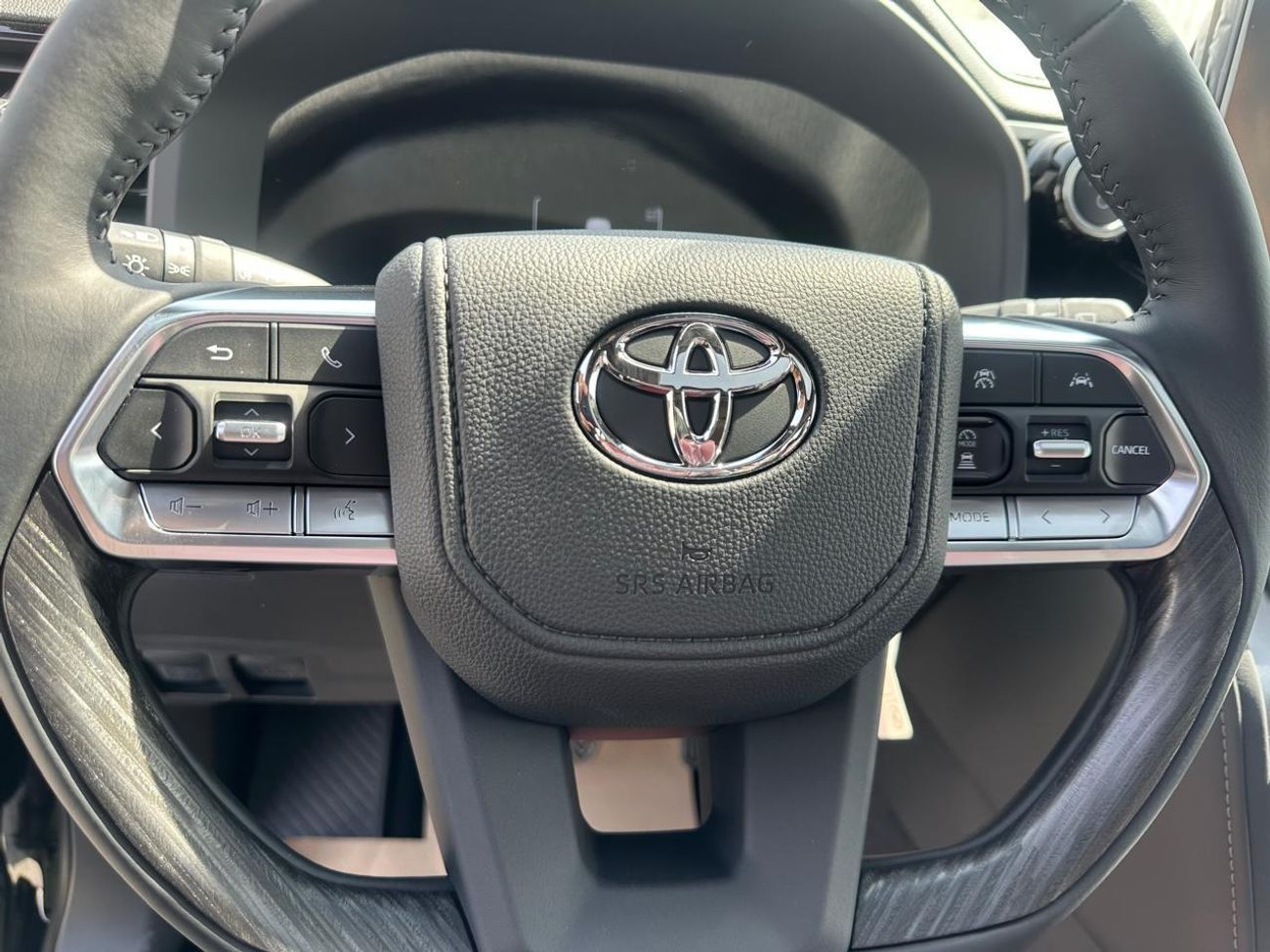 تويوتا لاند كروزر 3.5T VXR Hybrid