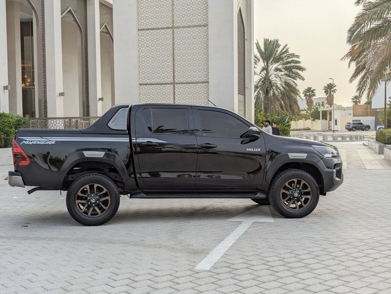 Toyota Hilux Modified to Adventure LHD 2.7L V4 2TR Petrol engine push start Automatic transmission 4WD 5 Seats 4