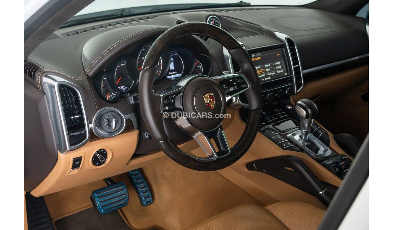 Porsche Cayenne 2016 Porsche Cayenne GTS 3.6L V6/ High Option / Sport Chrono Package & Sports Exhaust