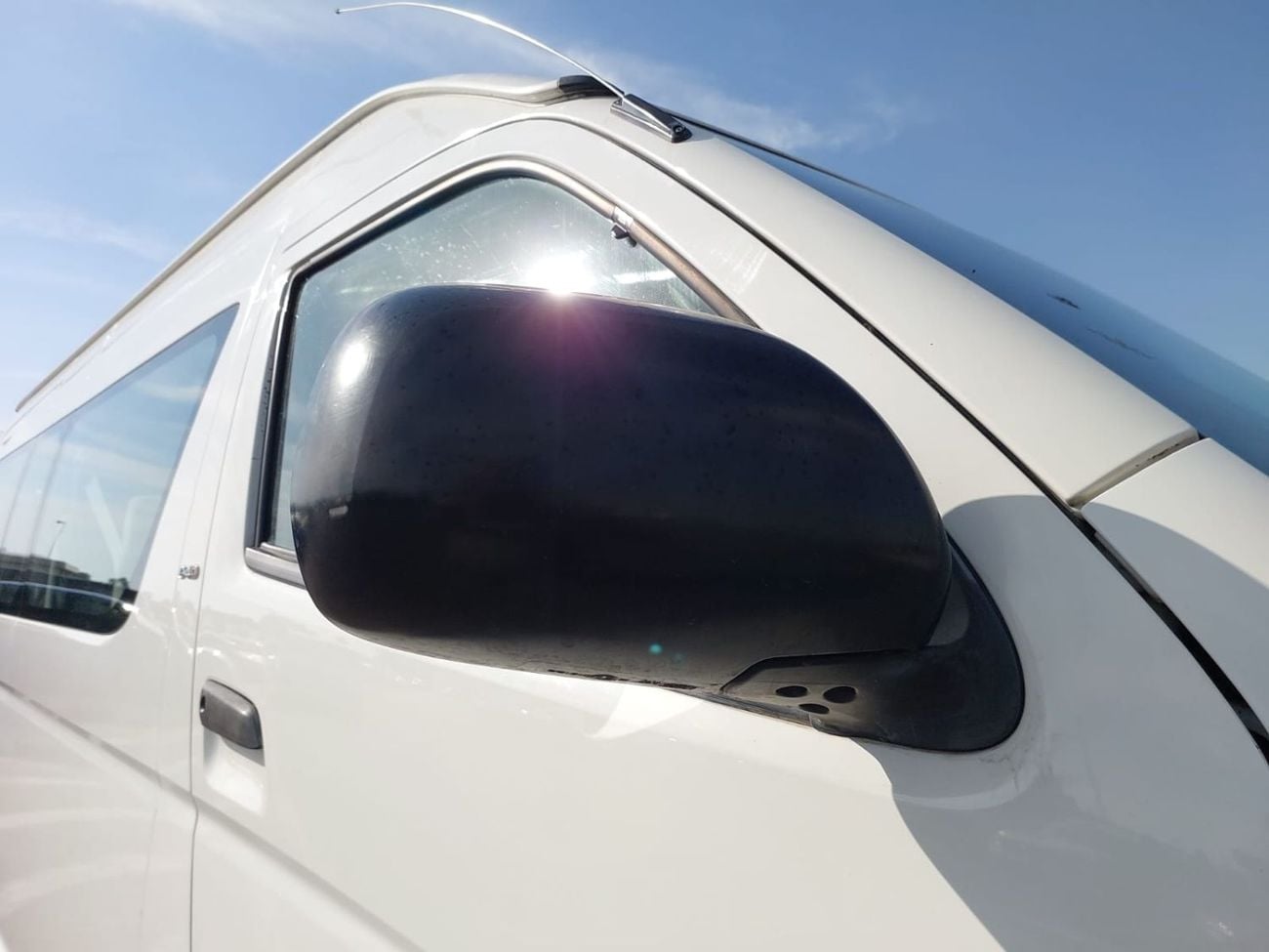 تويوتا هاياس TOYOTA HIACE COMMUTER VAN RHD 2006 MODEL 2.5 L DIESEL MANUAL(PM15390)