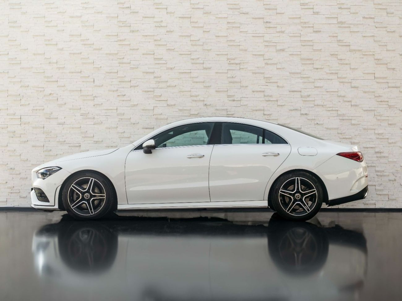 Mercedes-Benz CLA 250 Std 2.0L (221 HP)