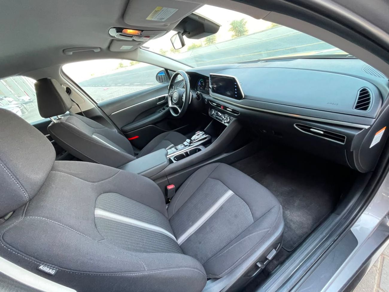 Hyundai Sonata SE / V4 HYBRID / BIG RIMS / RADAR / BLIND SPOTS / WIRLESS CHARGE / BOSE SOUND SYSTEM