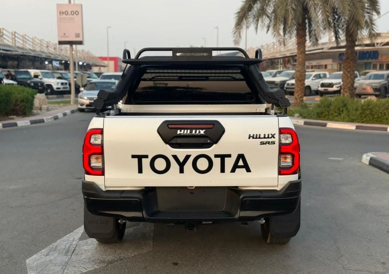 تويوتا هيلوكس TOYOTA HILUX PICK UP SR5 GR SEATS 2024 WHITE 4WD AT DIESEL = RIGHT HAND