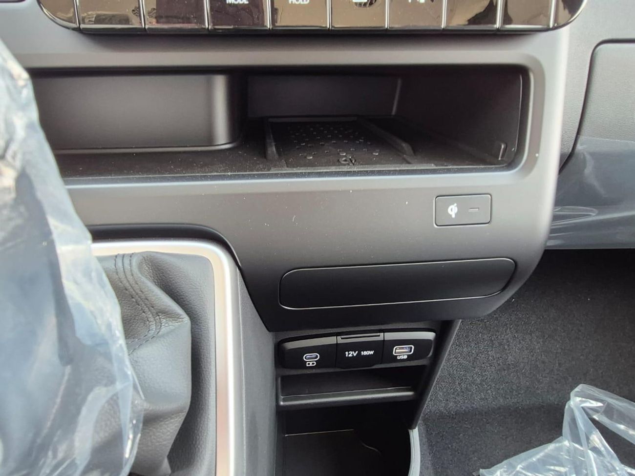 Hyundai Staria 2.2 Turbo Diesel , Luxury , fully loaded without sunroof