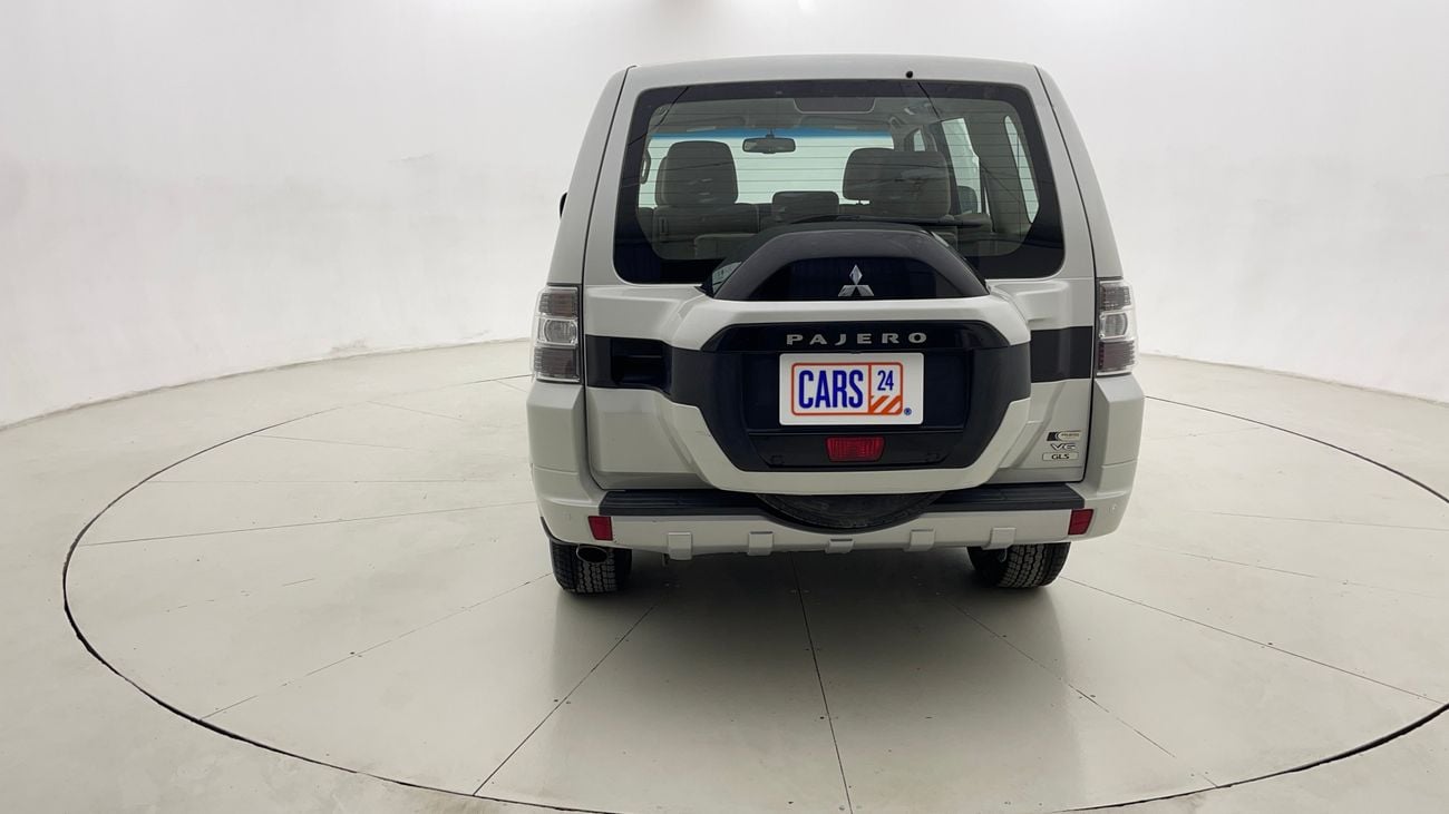 ميتسوبيشي باجيرو GLS LOWLINE 3.5 | بدون دفعة مقدمة | اختبار القيادة في المنزل