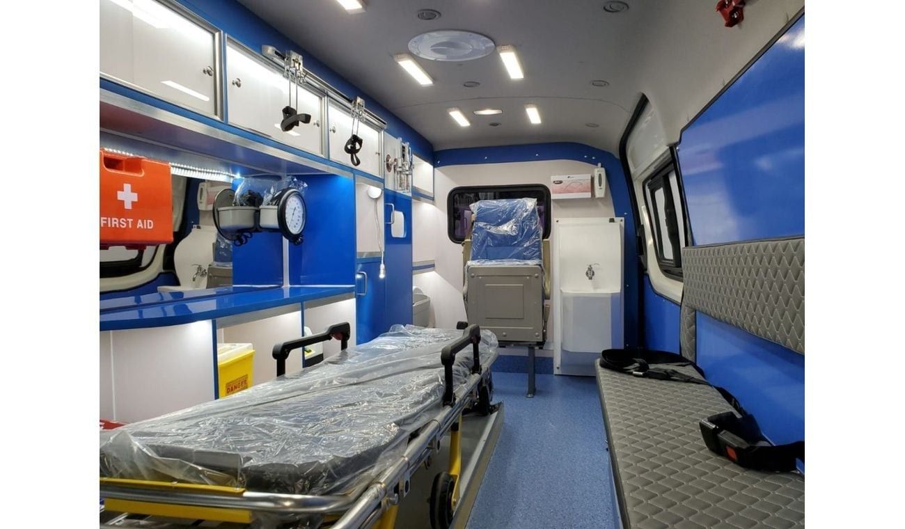 تويوتا هاياس 2025 Toyota Hiace 3.5 Petrol MT High Roof GCC (Ambulance)