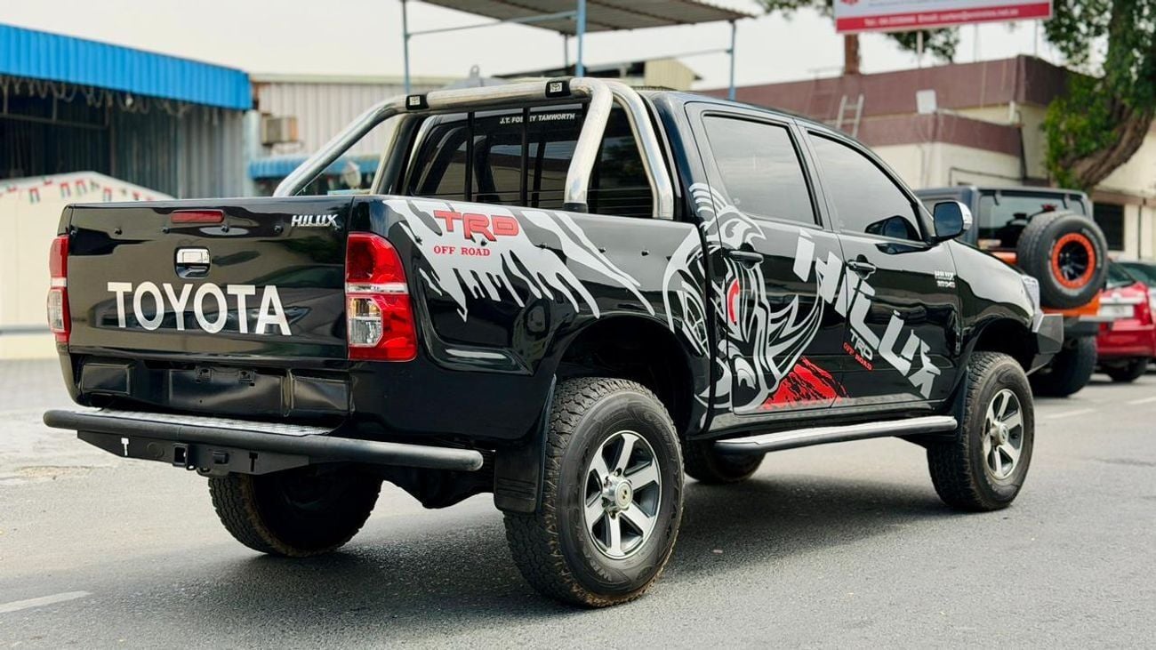 Toyota Hilux HEAVY BULL BAR INSTALLED | DOUBLE CABIN | MT | 4WD | 3.0 DIESEL ENGINE