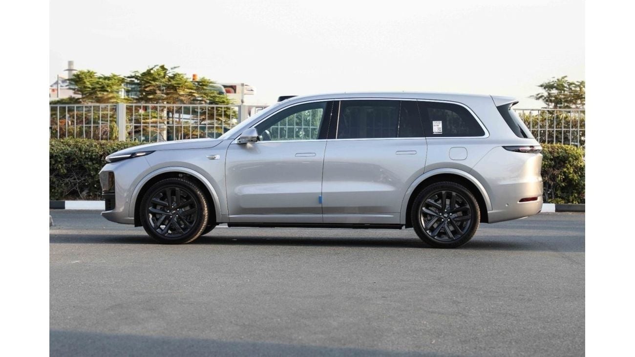 Li Auto L9 2024 Li Auto L9 ULTRA - Silver inside Black & White
