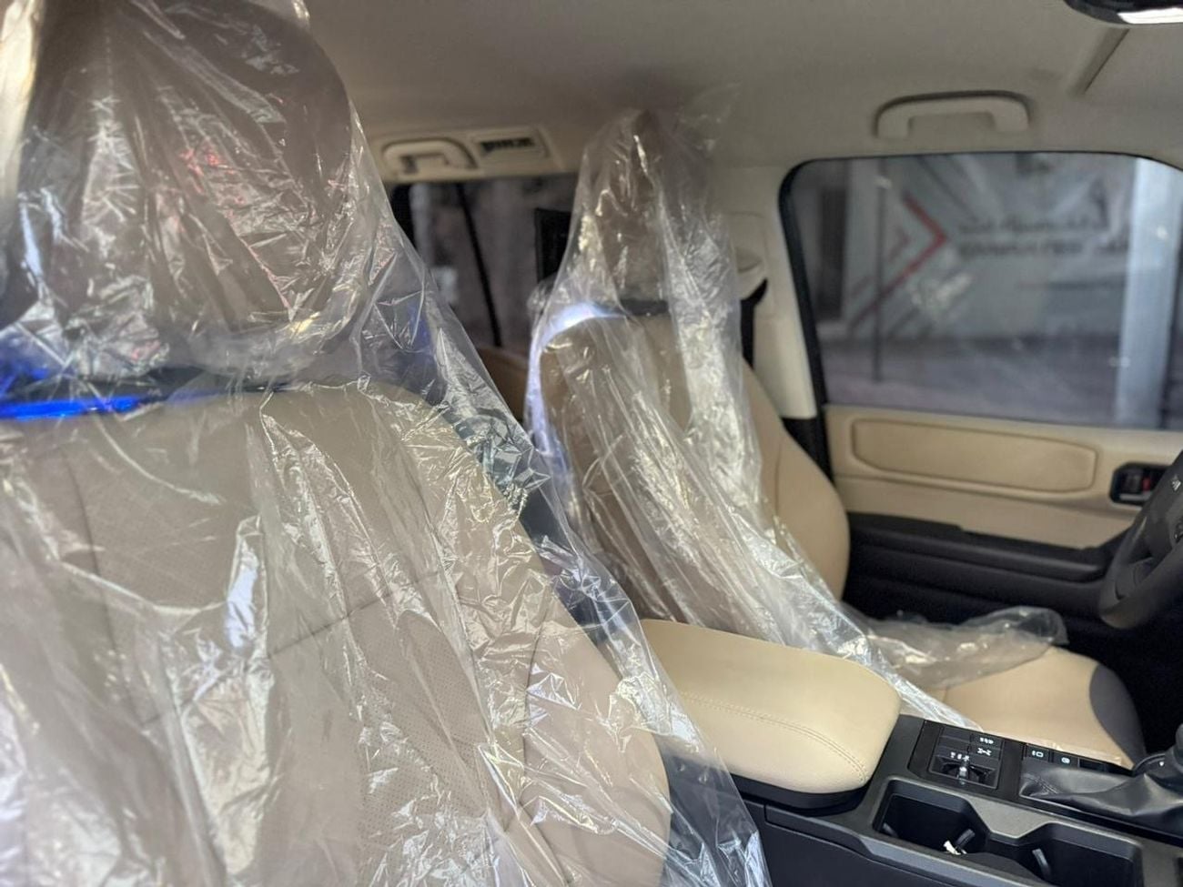 تويوتا برادو Adventure Dual Tone 2.4T