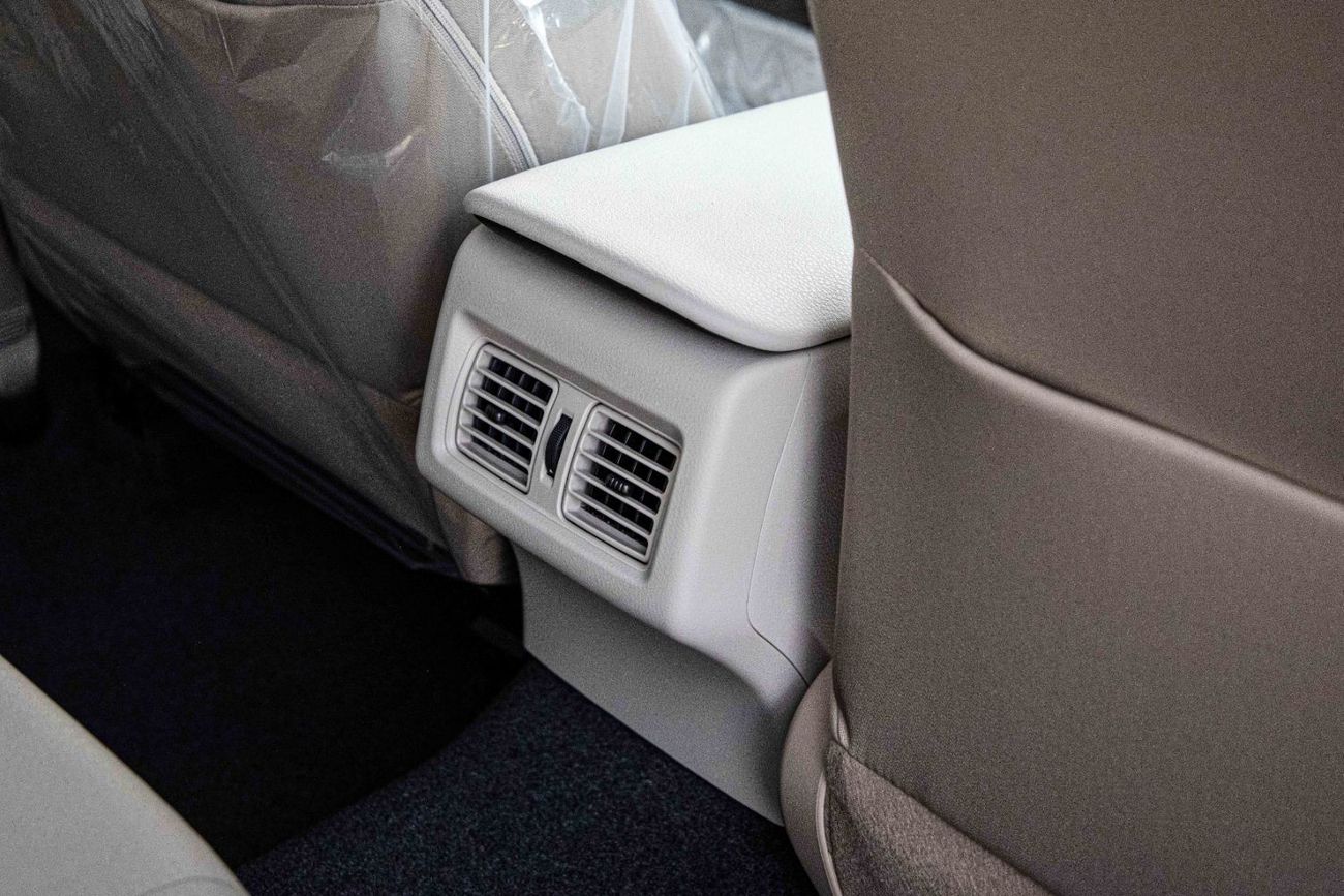 Toyota Camry 2023 Toyota Camry 2.5 LE - Precious Metal inside Beige