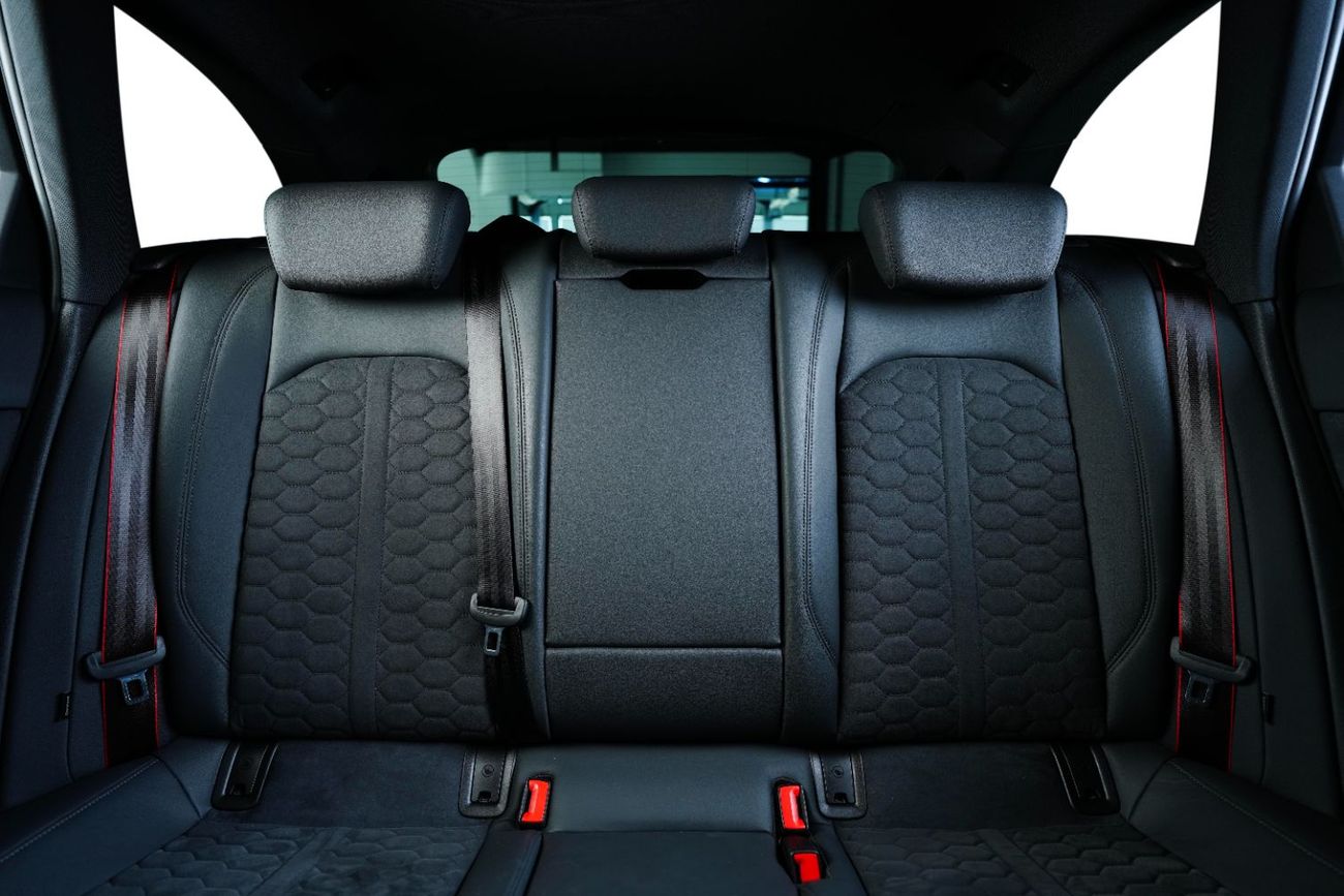 Audi RS4 Station B9 Competition | Very High Option | Audi Warranty & Service | Full Carbon Package
