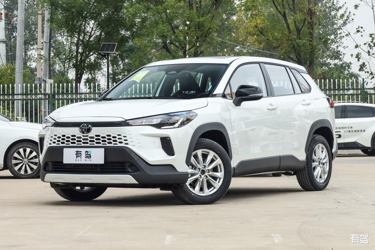 تويوتا كورولا كروس Toyota/COROLLA CROSS/TCC05 2.0L Deluxe Hybrid AT