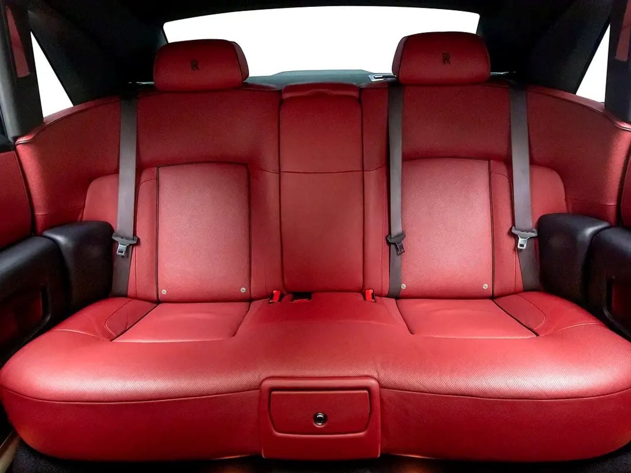 Rolls Royce Ghost with Mansory Kit | GCC Spec - Immaculate Condition